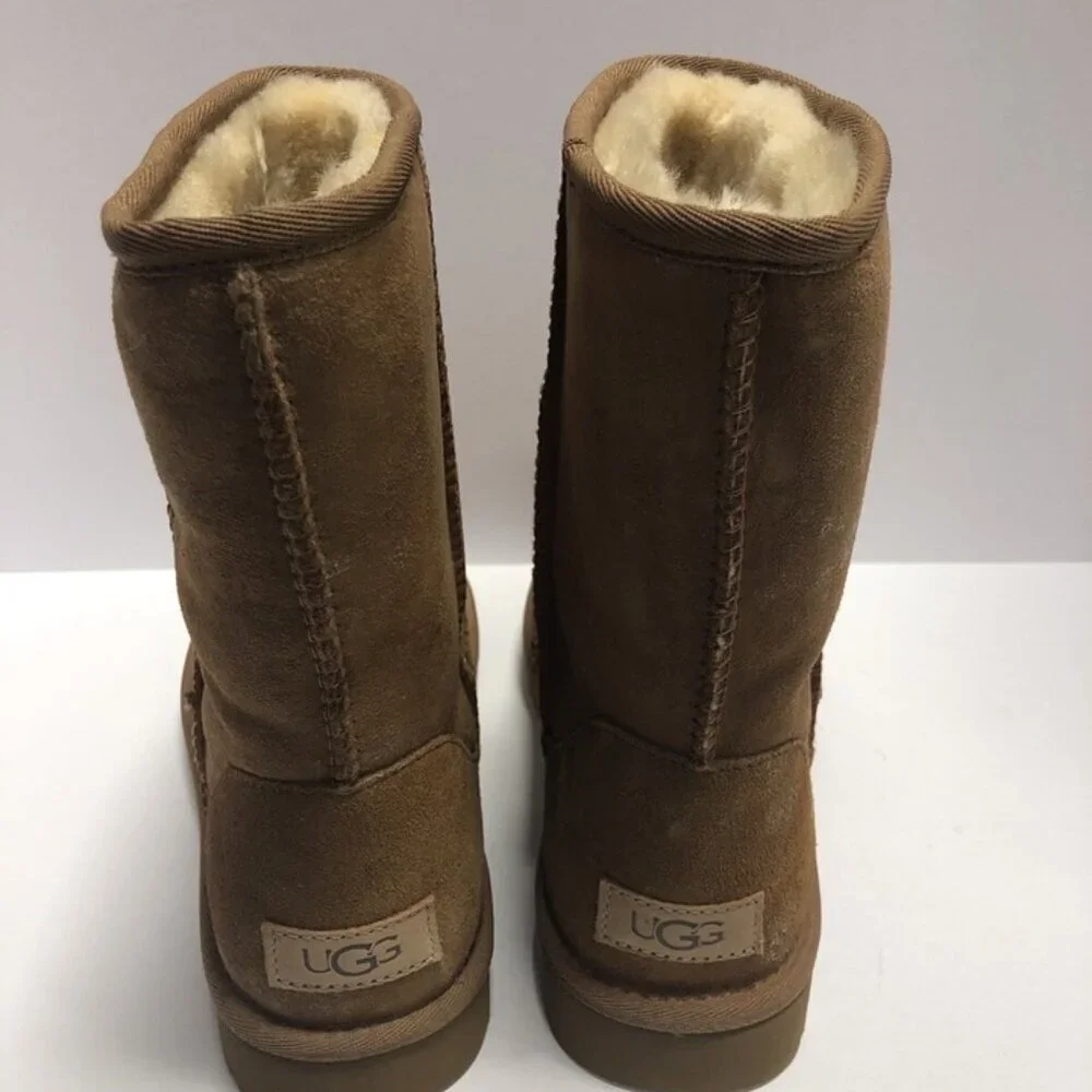 UGG Women’s Classic Short II Chestnut Winter Boots, Size 7M